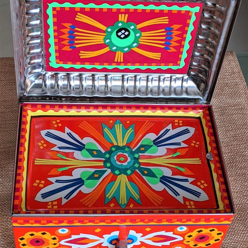 Red Rectangular Paandan